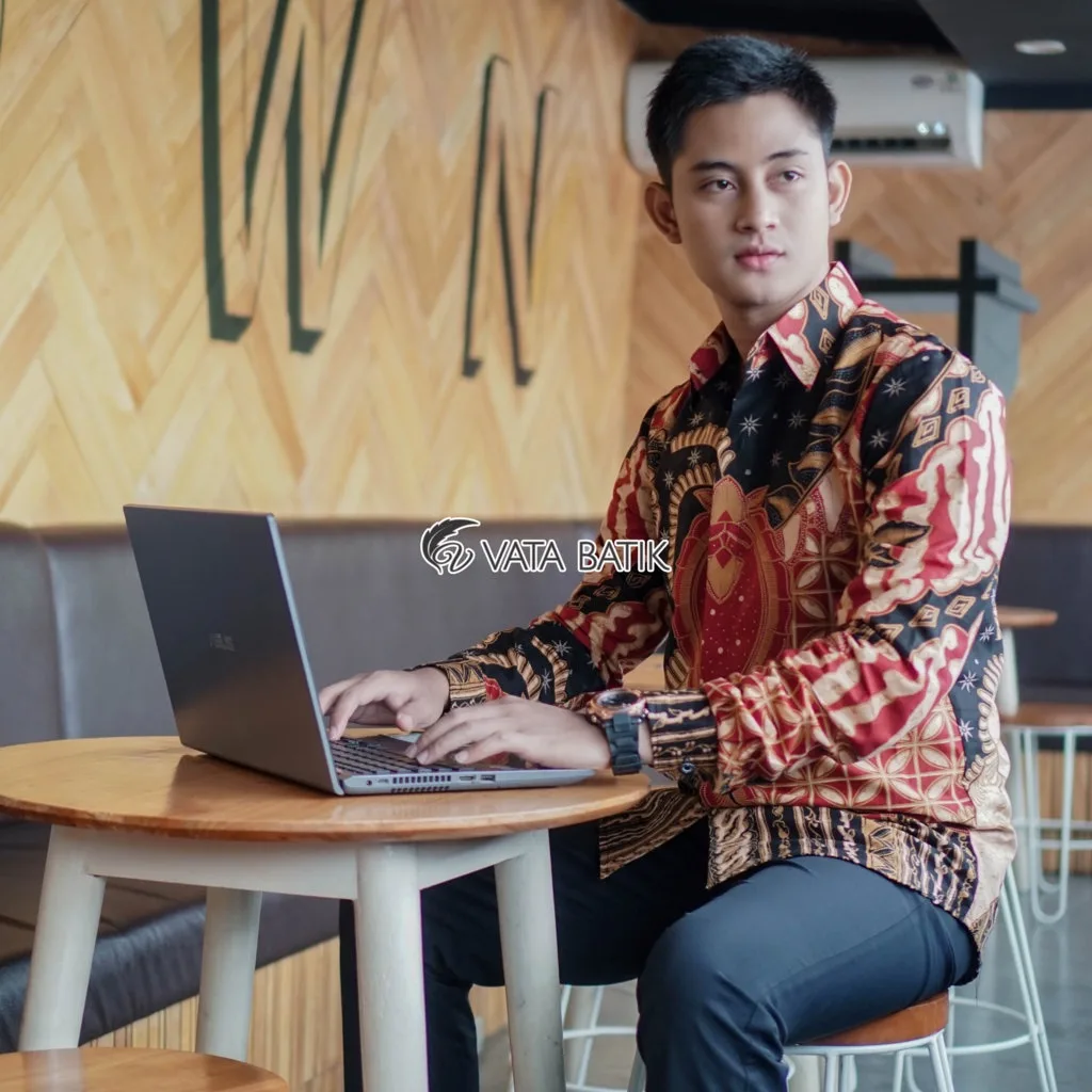 Foto 2 Kemeja Batik Slimfit Premium Vata11P21E